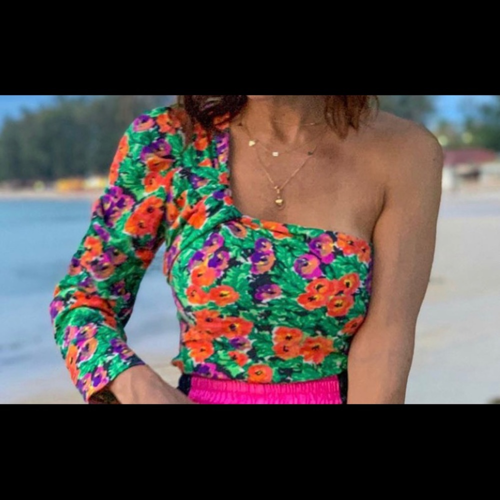 Zara Floral Puff 3/4 Sleeve Asymmetric Top